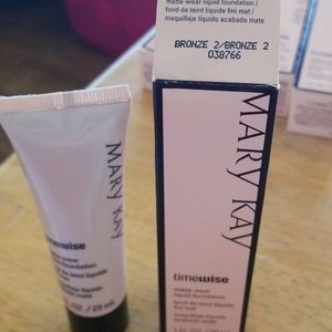 Mary Kay Matte-wear Liquid Foundation  Bronze 2